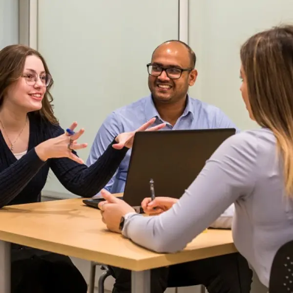 Canada nới giấy phép làm việc cho du học sinh